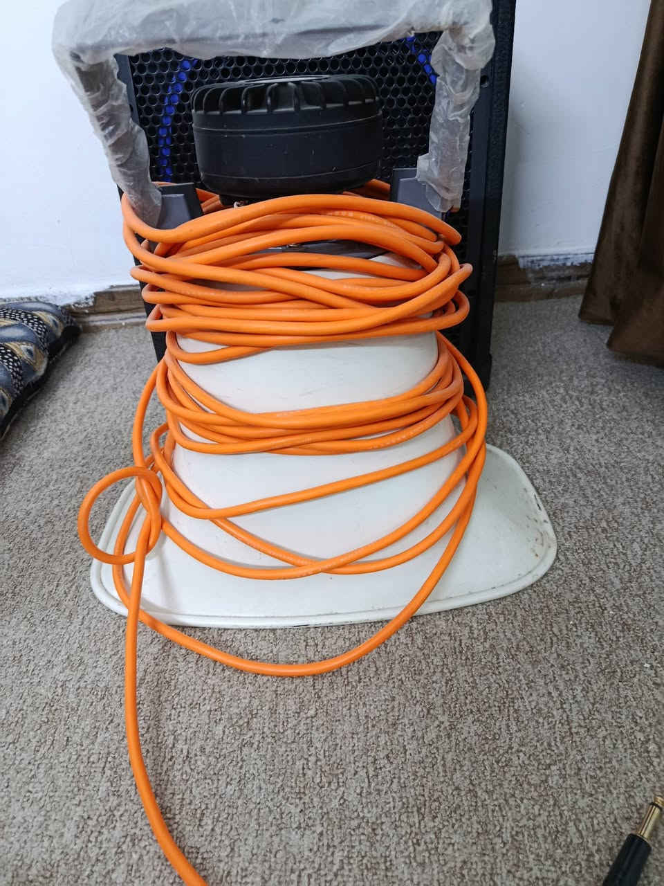 سبيكر Techno Sound للبيع
سبيكر متنقل ماركة Techno Sound
صوت قوي وواضح، مناسب للمنبر، المحاضرات، المجالس، والاستخدامات العامة.
المواصفات:
بلوتوث
USB / MP3
بطارية داخلية
مدخلين مايك
تحكم بالصوت (Bass – Treble – Echo)
حجم كبير وصوت عالي
الحالة:
شغّال تمام، استعمال نظيف، كلشي واضح بالصور

بوقية EV أصلية للبيع
بوقية (Compression Driver)
موديل TSU-100B
قدرة 100W – 16Ω
مناسبة للمنابر، المساجد، المحاضرات، والسبيكرات الصوتية.
صوتها واضح ونقي بالكلام.
الحالة:
نظيفة وشغّالة 100٪

السعر:
(350 الف دينار عراقي)
المكان:
(النجف الأشرف ،حي الكرامة)
الجاد يتواصل خاص 📩


**إذا كنت صاحب هذا الإعلان وتريد حذفه لأي سبب، رجاءا أرسل رسالة إلى الدعم الفني**