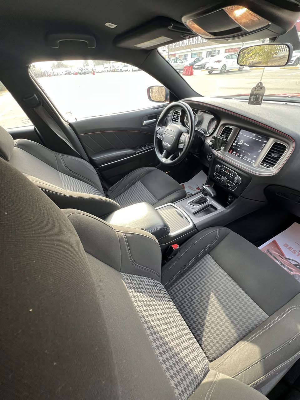 جارجر موديل 2023 إصدار الأخير ماشيه31 رقم أربيل باسمي سنويه سياره وارد أمريكي حادثه فقط بالهلال الخلفي شي قليل سياره جديده بمعنى الكلمه مكان السياره بغداد
السعر 265 وبيه مجال
الرقم ***********
