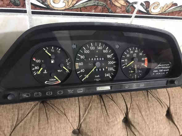 سلام عليكم ورحمة الله 
للبيع كيلومتر جامبو W126
شغال سعرها 90الف نهايتها 
عنوان بغداد 
***********
