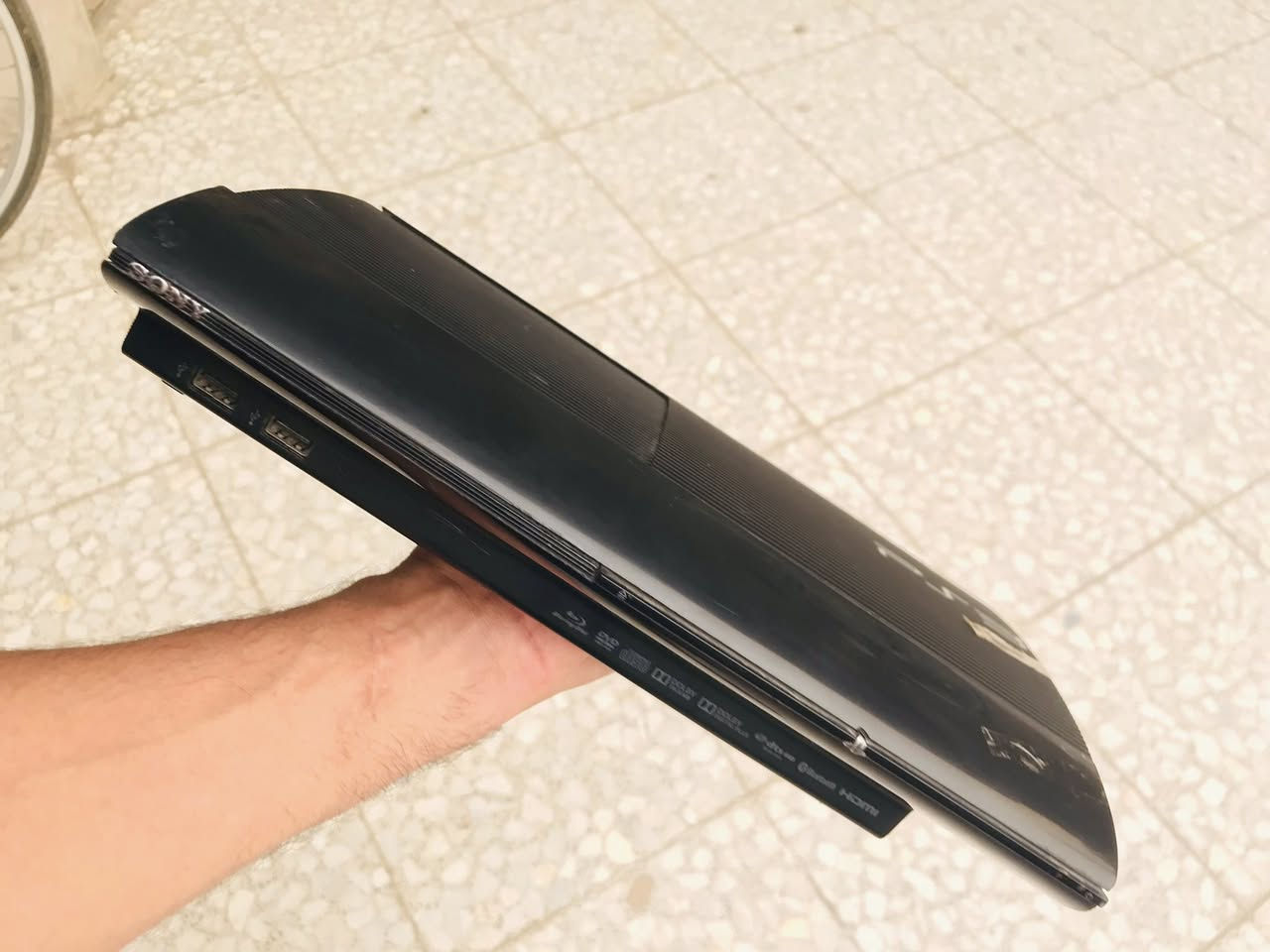 Ps3 super slim
Hen
مع كامل ملحقات 
واير اج دي
واير كهرباء
واير شحن جوستك
جوستك عدد أثنين
يحتوي على ٦٥ لعبة 
مكاني بغداد  السعر ١٥٠ قابل للتفاوض البسيط
***********
