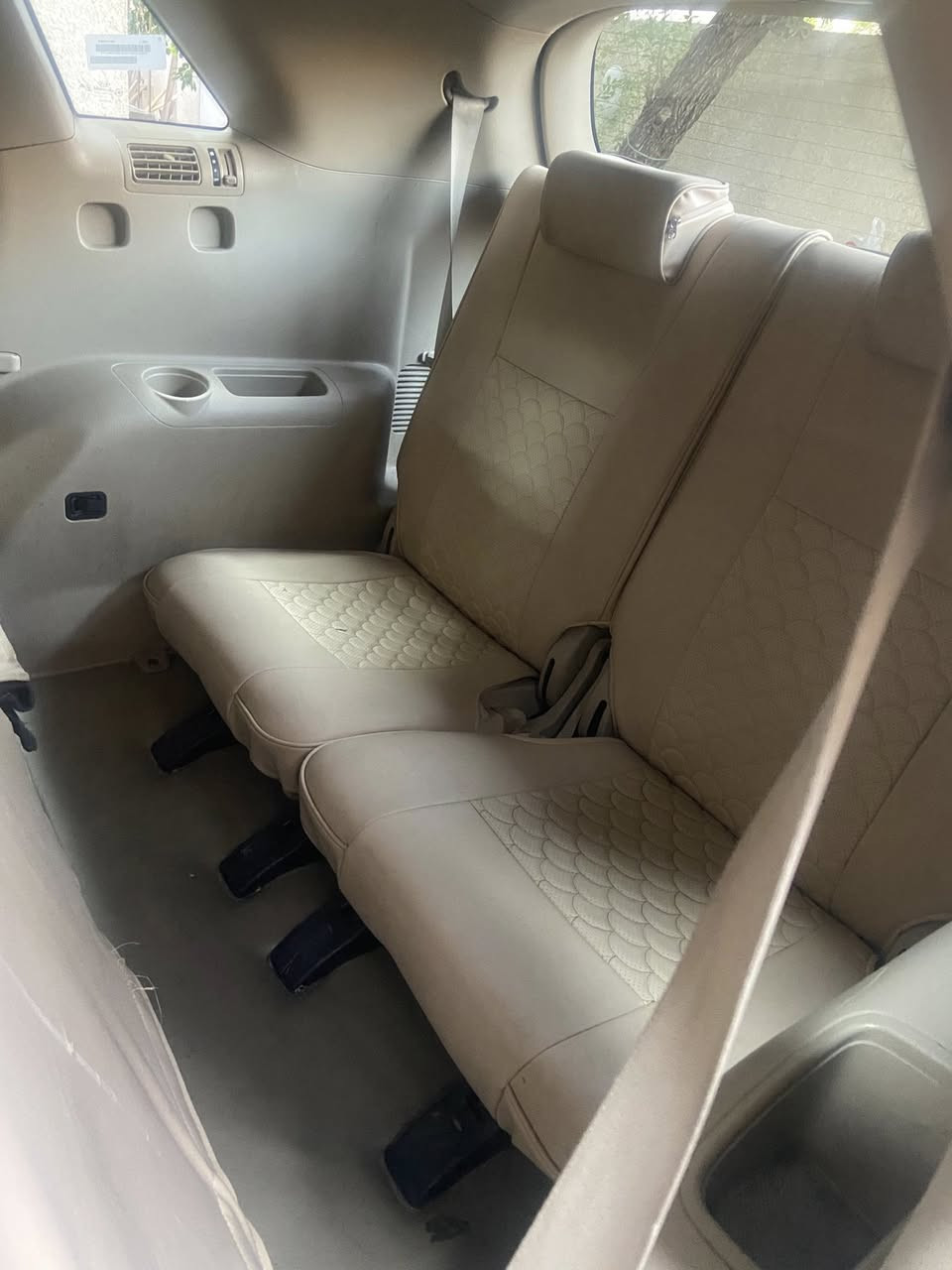 السلام عليكم سورنتو موديل ١٤ خليجي  لون ابيض رقم شمالي اربعة سلندر بصمة بانوراما. مكفوله من الضربه عدا بارد بلباب وجاملغ خفيف تاخذها سونر وتشوف سبعة راكب السيارة عندي وكاله بيع بيها بااسمي صاحبها الاصلي عربي ابغداد ساكن قريب  يمنة السعر علخاص او الاتصال ***********
