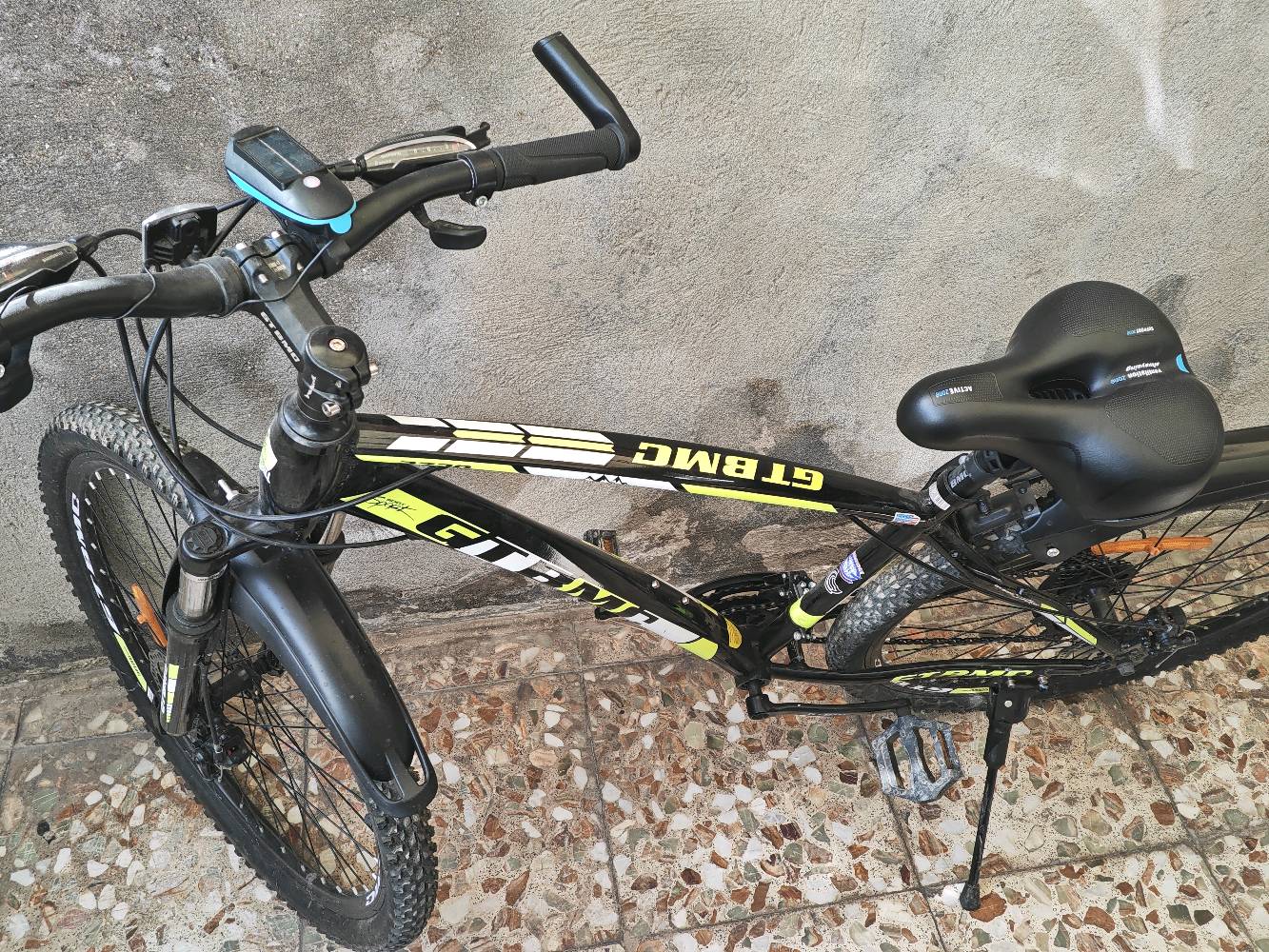 العنوان:الشعب فلكه صباح الخياط
الحجم:26.5
المميزات:بايسكل رياضي امريكي
 كير خلفي8نمر كير امامي 3نمر 
جيد للمسافات الطويله
وايرات دفن 
بريك دسك دهن
التايرات جديده شيمانو و مكينه شيمانو 
دبلات  دهن مريحه جدا 
تم المشي فيه قليلا فقط للتجربه
الهدايا:فدراليه ضوء شرطه مع لايت و جرس طاقه شمسيه و شحن تايب سي ياتي معه سرج مجاني
قابل للمفاوضه السعريه 