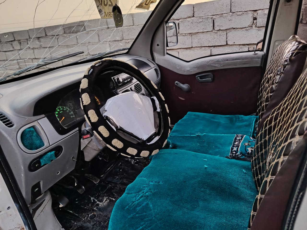 للبيع موديل 2007 مابيها اينقص كير ومحرك شرط نضيفه مثل ما واضحه بل صوره اوراق كامله وسنويه موجوده السعر 20 بيها مجال قليل *********** خاص ما اجاوب خابرني وتدلل
