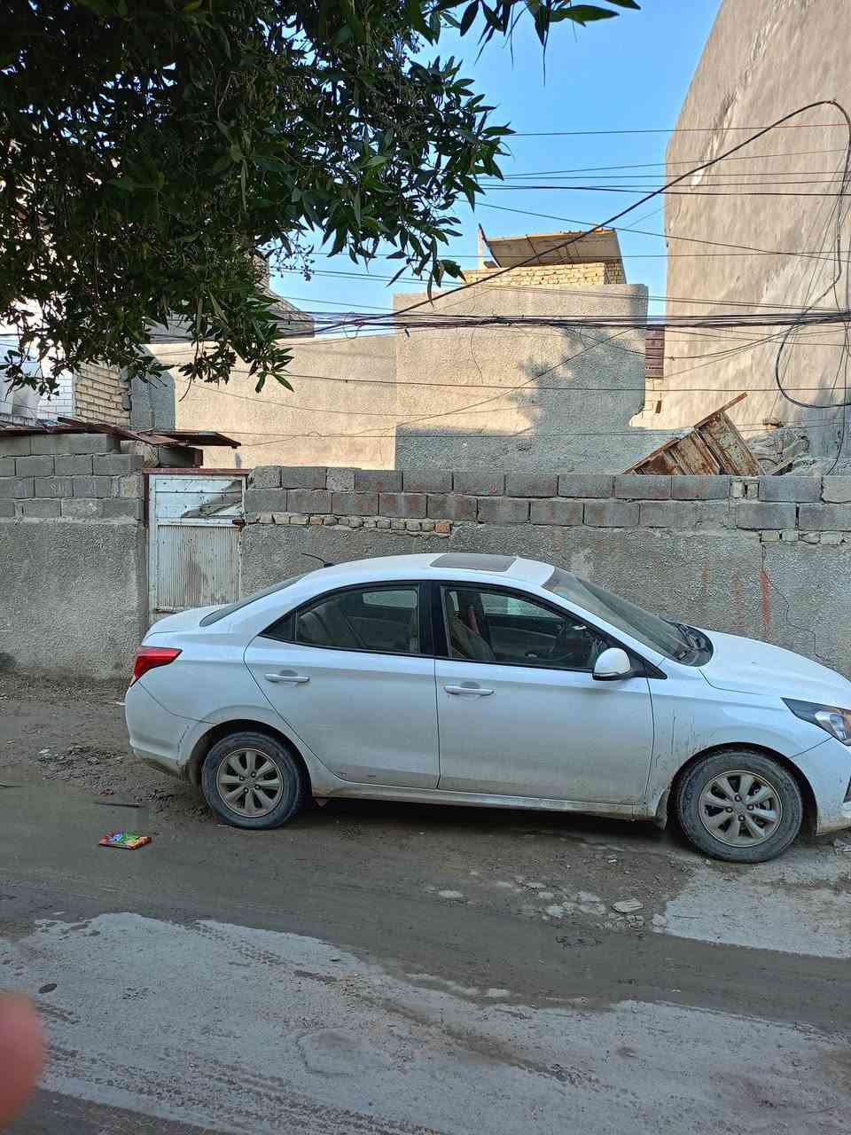 السلام عليكم  دار يعتبر قطع ارض 100مترمربعه 10ف10 مكانه بغداد شارع سجه قرب مدرسه تغلب الستفسار***********
