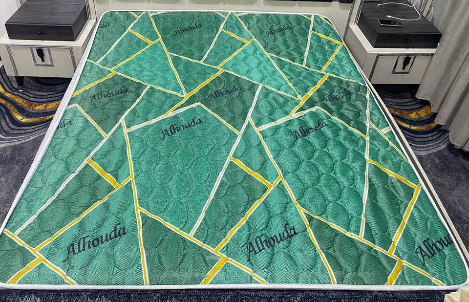 للبيع دوشك ووتر بروف مستعمل نوع الإسفنج المميز عراقي قياس ( 160 * 200 ) سم ارتفاع ( 20 ) سم السعر 50 الف وبي مجال  بغداد الزعفرانية ***********
