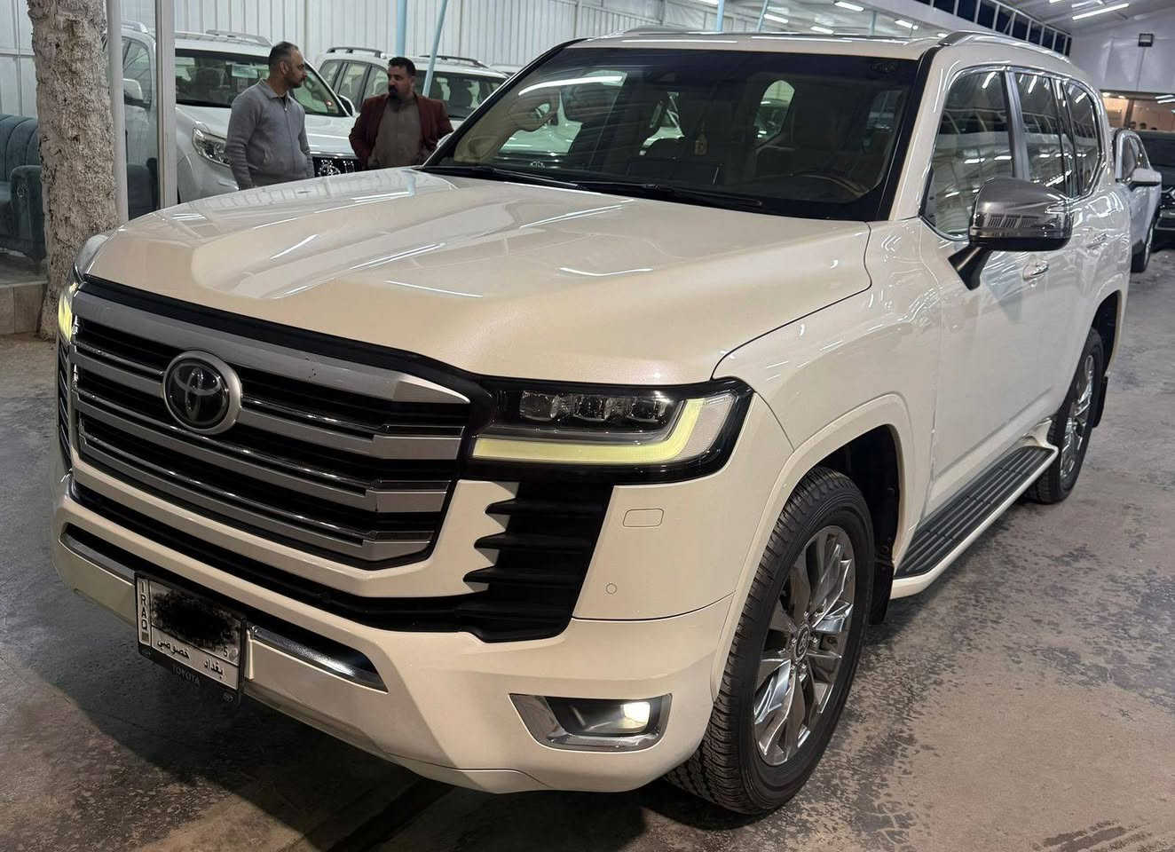 تويوتا •••• لاندكروز  (VX).   ✅✅
موديل•VX/ 2022   ✅ S ( ساز ) تنفس طبيعي

_فول مواصفات ••• 3 شاشات ((تطبيق))
_6 :: سلندر  محرك  عادى 
_جديدة جدا بحالة الوكالة  🔴  دعامى لدعامى ب شرط 📦
ماشى(  ٤٨  )الف كيلو

_جنطة كهرباء 
_تبريد كشنات
_كراسي كهرباء 
_جلد بيجي 
_سلايت
_3 شاشات بلاديه
_تشغيل  عن بعد 
_السياره فول 1/1
_مكبرات JBL
_شاشةكبير 
_كيچ ديجتال

سعر  $645.., ٦ شدات و٤٥ ورقه 

العنوان ::: بغداد الاعظميه ( شارع الضباط)

الاتصال على االرقم ***********  ☎️☎️
