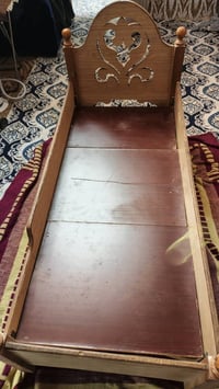 سرير خشبي • مستعمل