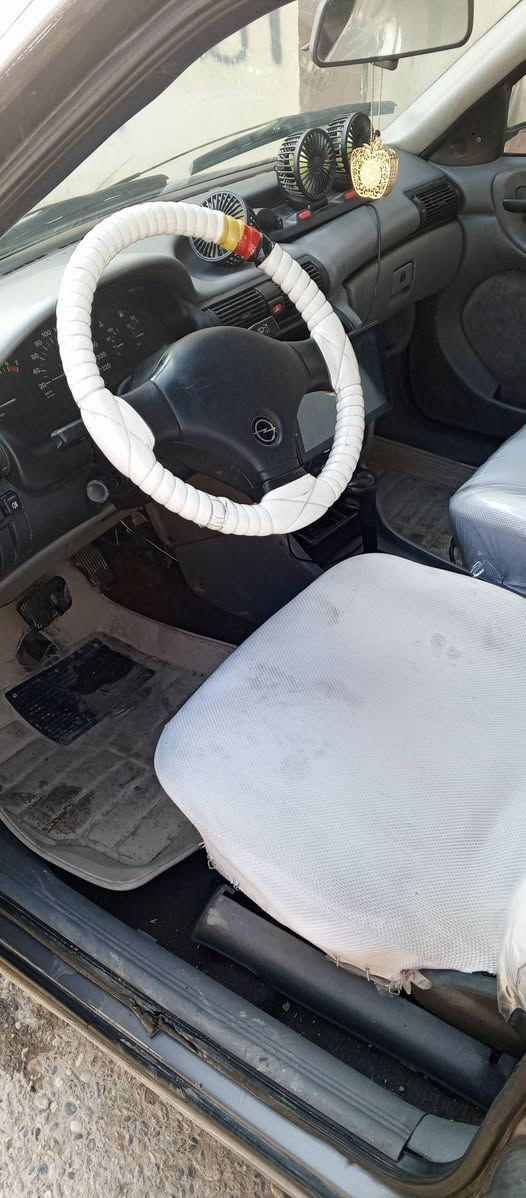 سلام عليكم استره موديل 93رقم الماني نينوى سياره فول موصفات عدا التنته محرك 20مال كصه السياره بدون ضرر على وضع الشركه قطعتين صبغ بس الموصفات كير اوتو جمات كهرب استيرن بور تحكم استيرن يعني يصعد او ينزل 
شاشا كمره طخم ياير جديد شرط التحويل التواصل عل رقم*********** مكان السياره موصل جديده
