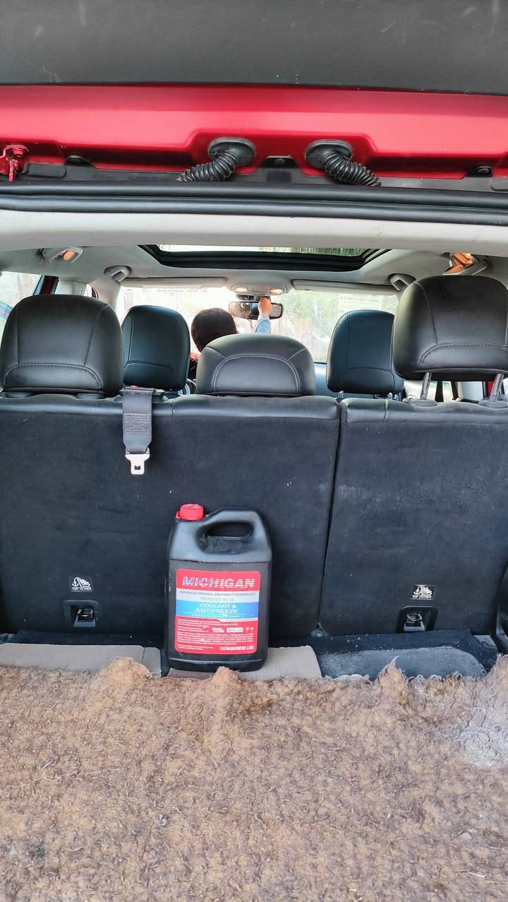 سلام عليكم
جيب كومباس موديل 21 فول مواصفات 
ضربتها بجم ومدكر خلف يعني 3 قطع وبارد
سياره حلوه وجاهزه  بس محركها صار بي نفخا شويه مادري سبب
سياره اربيل راعيها يريد مداور او يسوي وكاله 
بكان سياره بصره بكان سياره بصره 
سعرها.   110.    
***********
***********
