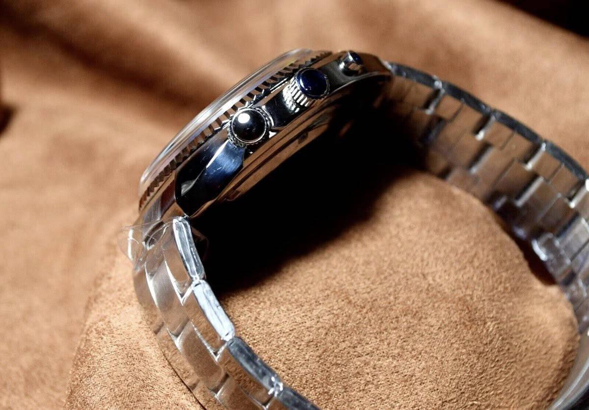 أورينت أوتماتيك سويسري فنتج أنتاج 1979  القطر-44 إلى 45 ملم الساعه مخزنه بالعلبه فقط         نسبة النظافه ‎%‎99 
أستعمال قليل جداً
منفذ للتاريخ اليومي والشهري 
الوقت مضبوط جداً جداً
السعر 160 ألف
للمهتم خاص ***********
المكان كركوك يوجد توصيل
