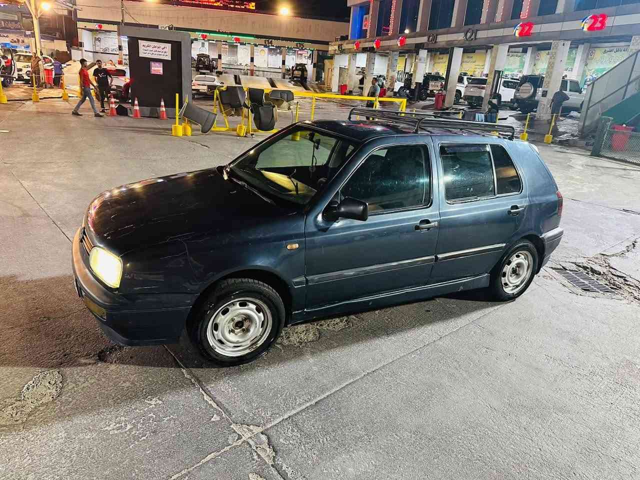 السلام عليكم
كولف موديل 93 
رقم بغداد بسمي 
محرك وكير مكفولات 
حداديه امامي وخلفي  كله جديد
تبريد ثلج 
سعر 42 
العنوان البصره 
***********
