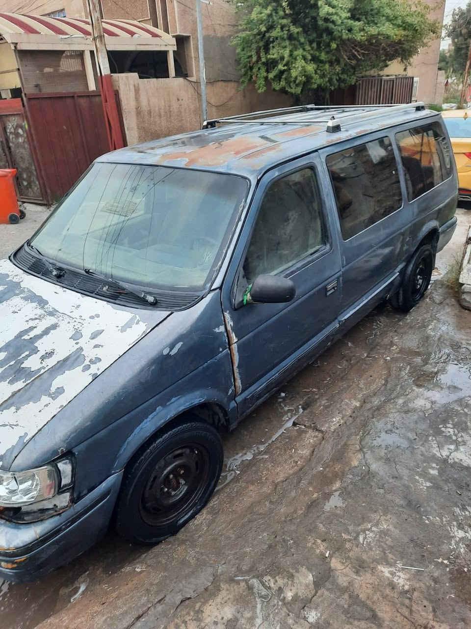 السلام عليكم ورحمة الله وبركاته دوج للبيع الطوله رقم نجف موديل واحد ٩١ راعيه يريد تحويل بل نجف من بغداد نواقص السياره لاستيك ولف ونقص الجامه الخلفيه عليه الجامه الخلفيه وباور ستيرن وهاي كدامك السعر ٢٠ رقم *********** وخادم نخم تأير وباتري جديد ونوزلات وفيت بم جدد
