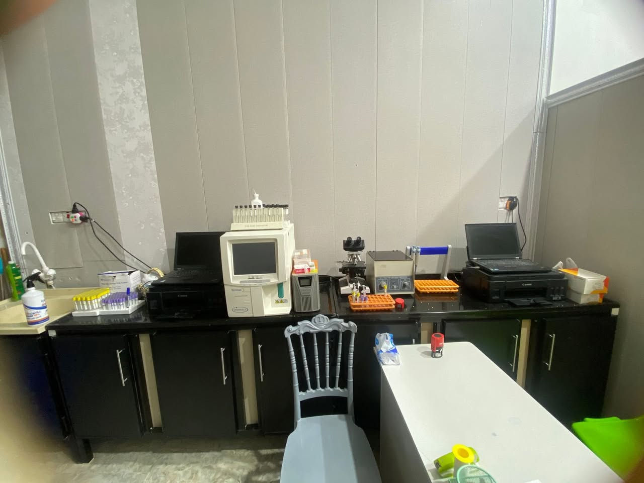 مختبر للبيع العنوان ميسان نهاوند نهايه شارع 20 عل سايدين***********
