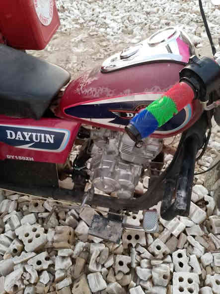 سلام عليكم ستوته دايوان مديل 15اوراق كاملة كهربائيات شغالة عوزه بس باتري تايرات نضيفه ستوته خير من الله 750بغداد
***********
