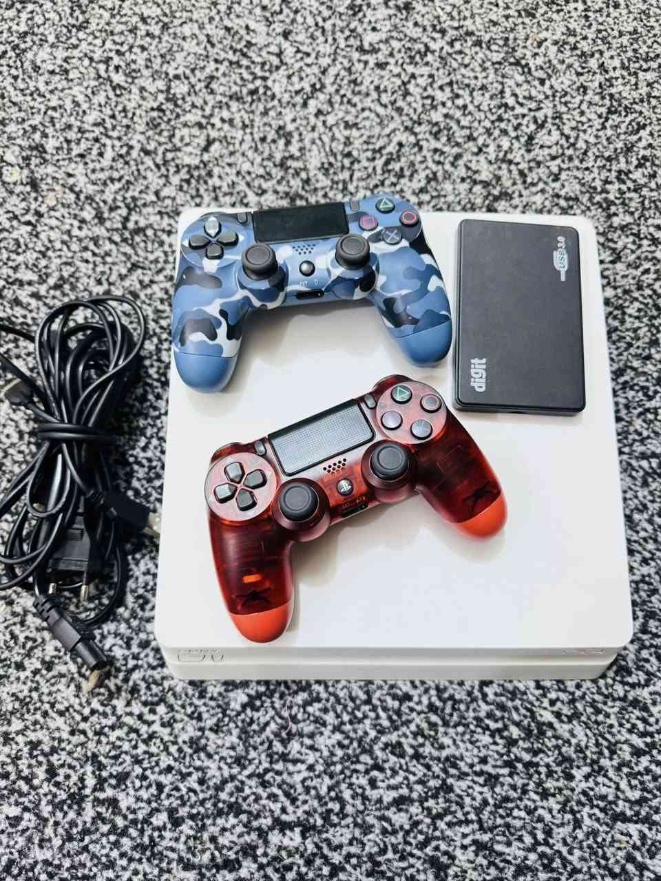 بلي 4 سلم مهكر كامل ملحقات نضيف كلش ستعمال قليل البلي شخط ما بي سعر 250 قفل ويا 2 هارد + ثنين يدات للستفسار ***********
