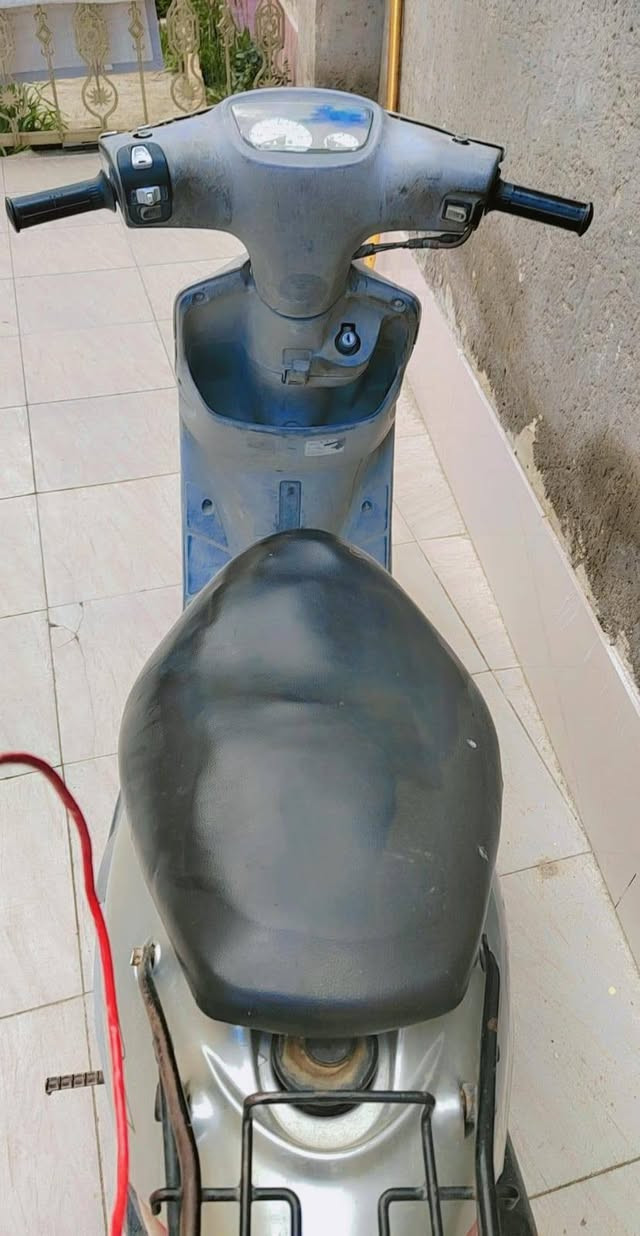 دراجه بيجي للبيع السعر ٣٠٠ وبيهه مجال الشراي يتصل عل *********** مكانهه السماوه كرهبايات شغاله مكينه ناعمه دراجه جديدة احله من الصوره
