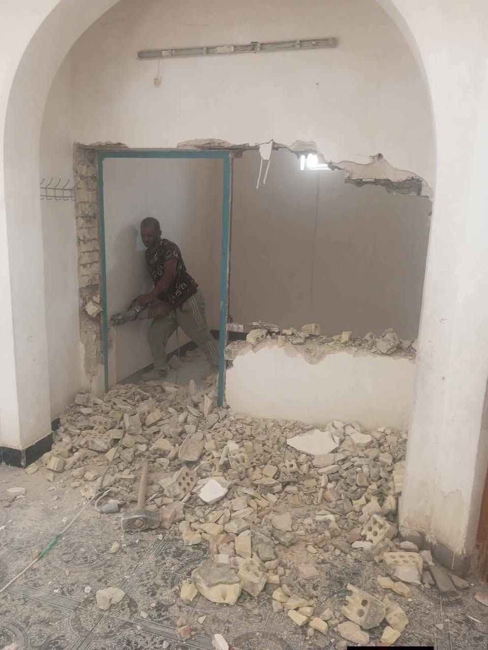 سلام عليكم  /  يوجد كادر عمل جاهز /  تصعيد مواد /  تنضيف بيوت /  تفليش /  تكشيط /  دفن نهري /  شقلنه ليل ونهار /  ومعداتنه جاهزه  ومالك دخل بكلشي تأخذ شقل جاهز مني سلمني شقل وتأخذ شقل جاهز / ماعليك بس تصال على رقم /// ***********
