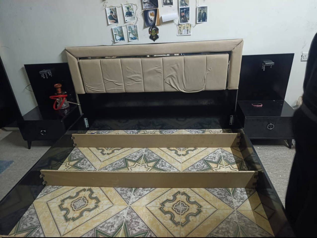 غرفه تركي متكون من خمس قطع ما ابي عيب اللي يحب يتواصل على الواتساب***********
