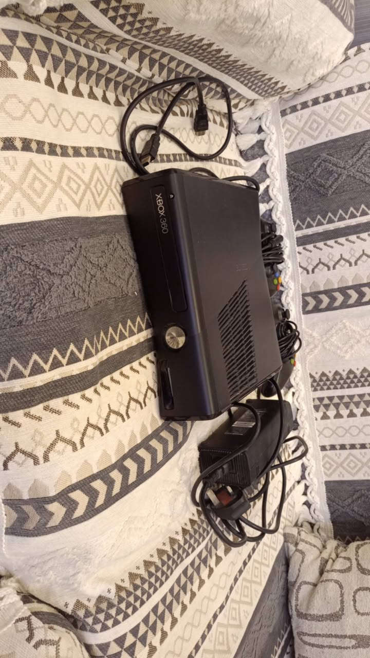 اكس بوكس 360 سلم
هارد 320GB
الالعاب القويه ريد ديد ريدمبشن + gta5 + بيس 2018 + فورزا هورايزن + كول اوف ديوتي + بتل فيلد والعاب اخرى 
دبل جوستك 

السعر 120 بي مجال بسيط


**إذا كنت صاحب هذا الإعلان وتريد حذفه لأي سبب، رجاءا أرسل رسالة إلى الدعم الفني**