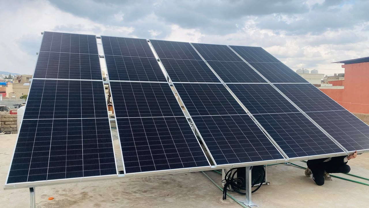 منظومة جديدة قضاء شيخان  -منزل السيد بير حجي  
المنطقة : قضاء الشيخان 
نوع المظومة : منظومة Sofar  
تشغيل الصباحي 16 امبير التشغيل المسائي 5 امبير 
 
- انفيرتر  6 كيلواط Sofar ضمان استبدال 5 سنوات 
- بطارية 5 كيلواط Dyness ضمان 10 سنوات 
-  الواح شمسية 600 واط  ضمان 12 سنة 
  
# مميزات المنظومة الشمسية
-ارجاع الكهرباء للوطنية 
- تقليل فاتورة الكهرباء 
- تحسين البيئة وتقليل الانبعاثات الكربونية
- توفير الطاقة في أوقات الذروة
- المحافظة على اجهزة المنزل كون الفولطية مستقرة وتطول العمر الافتراضي للاجهزة الكهربائية   

شركة الطاقة الذكية .
الموقع بعشيقة حي العسكري مقابل معرض مخلد 
 *********** 
***********.  
www.taqa-smart.com 
Fadi@taqa-smart.com
 

 

طاقة_شمسية
#منظومات_طاقة
#سوفار
#HZ
#داينيس
#الربيعة
#تل_سمير
#طاقة_سمارت
#طاقة_متجددة
#انفرتر
#بطاريات
#الواح_شمسية
#نصب_منظومات
#عروض_الطاقة
#عراق
#بعشيقة
#مهندس
