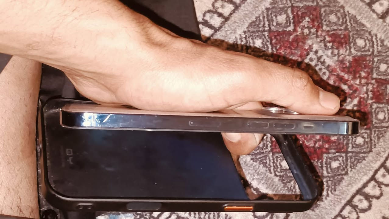 ايفون ١٢برو ماكس مبدل فقط شاشة جهاز نظافه٩٠بلميه  جهاز فقط مبدل شاشة والكامرات بلتحديث  صارن هيج فقط بطارية ٩٠ذاكرة ٢٥٦مراوس فقط ب١٣برو ماكس لو١٤برو ماكس ونطيه فرق لعنده يعلق واني ادخله


**إذا كنت صاحب هذا الإعلان وتريد حذفه لأي سبب، رجاءا أرسل رسالة إلى الدعم الفني**