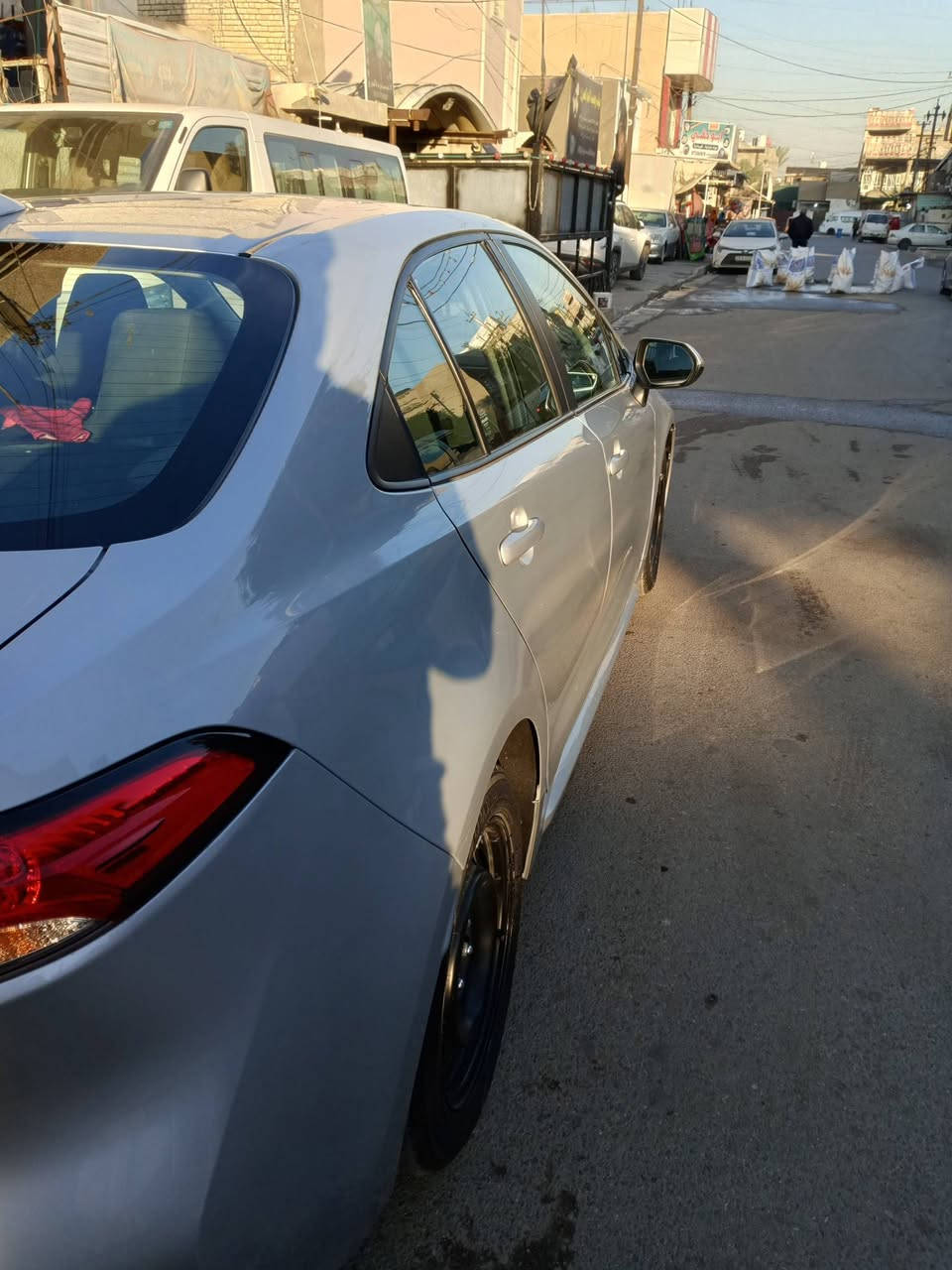 السلام عليكم سياره كورله وارد امريكي حدثه جاملغ وبنيد  الحادث موضح بل صوره عنوان السياره بغداد الجديده رقم الهاتف ***********
