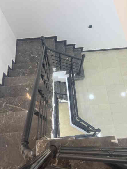 للبيع 🛑🛑🛑
دار بمساحة 100م طابقين 
محتوياتة: 3 غرف نوم + صحيات + استقبال + مطبخ
بناء درجة اولى تسليم مفتاح
السعر مناسب🔥🔥
الموقع : الدورة / حي دجلة شارع 6 
للاستفسار والتواصل: *********** او ***********
