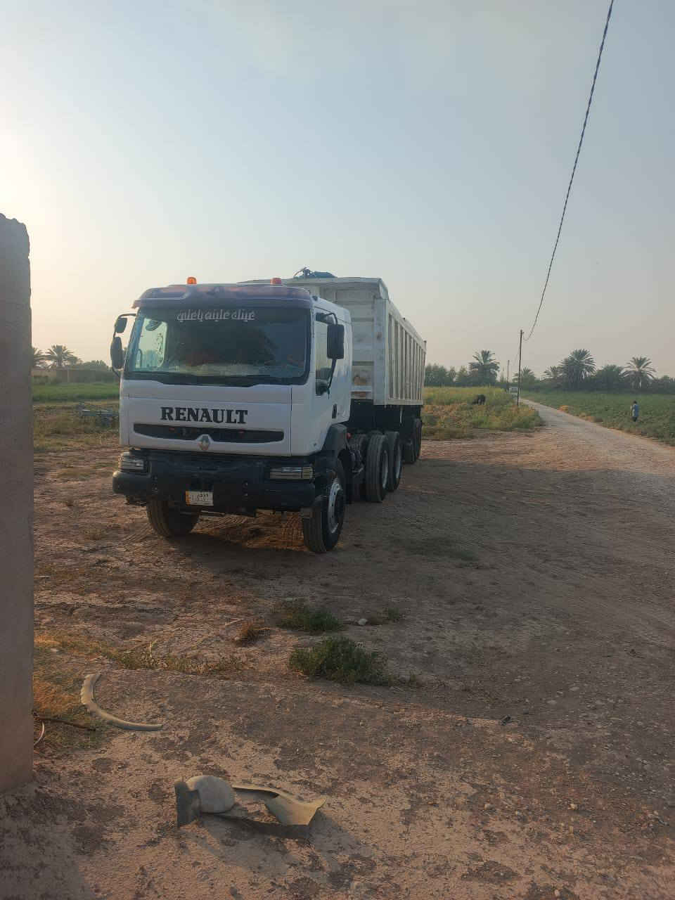 السلام عليكم نساف للبيع موديل 2004 سنويه مجدده مربوطه تخم تاير كهربائيات كله شغاله ***********
