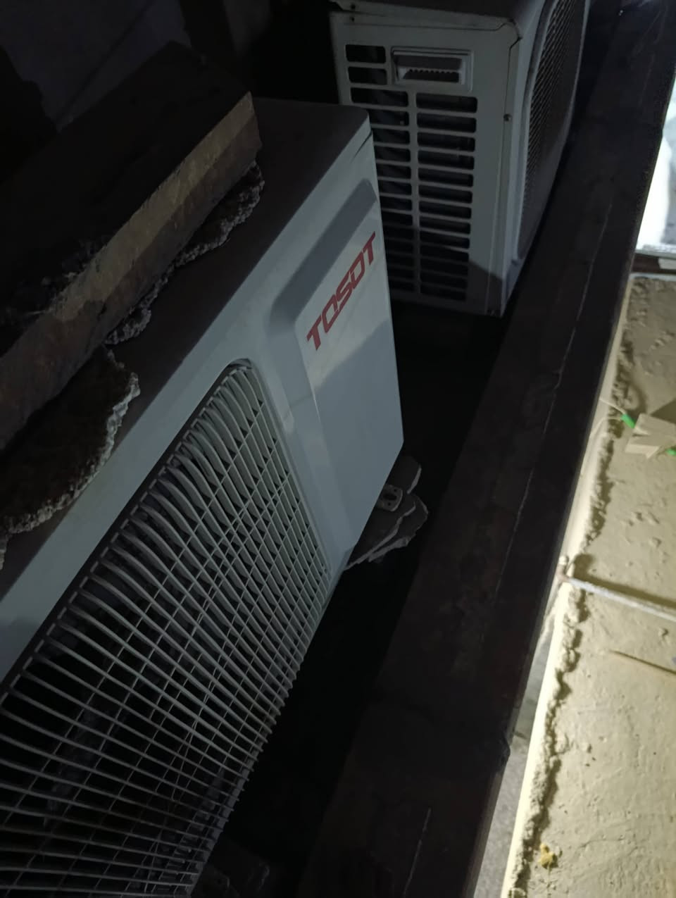 سبالت للبيع طن واحد توست ب200الف والأحمر موجود اسمه علي 200 الف
توست 2طن 350والطن ونص مال باله كنتوري 250
تجي تفتحهن وتاخذهن على الفحص 
***********
