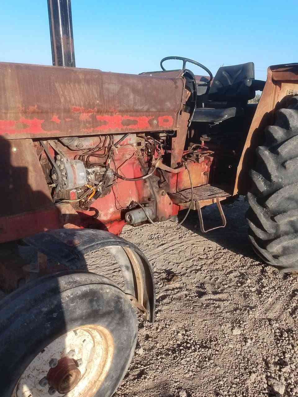 مكينه للبيع عنتر ناشنال موديل  83  رقم وسنويه نينوئ سنويه صاقطه محرك خير من الله كير بي بوش بلعصه مالته هودرليك خير من الله تاير نص عمر سلف شغال بس عوزه باتري السعر3ملايين وبيه مجال مكان بابل جبله  التصال ع الرقم***********
