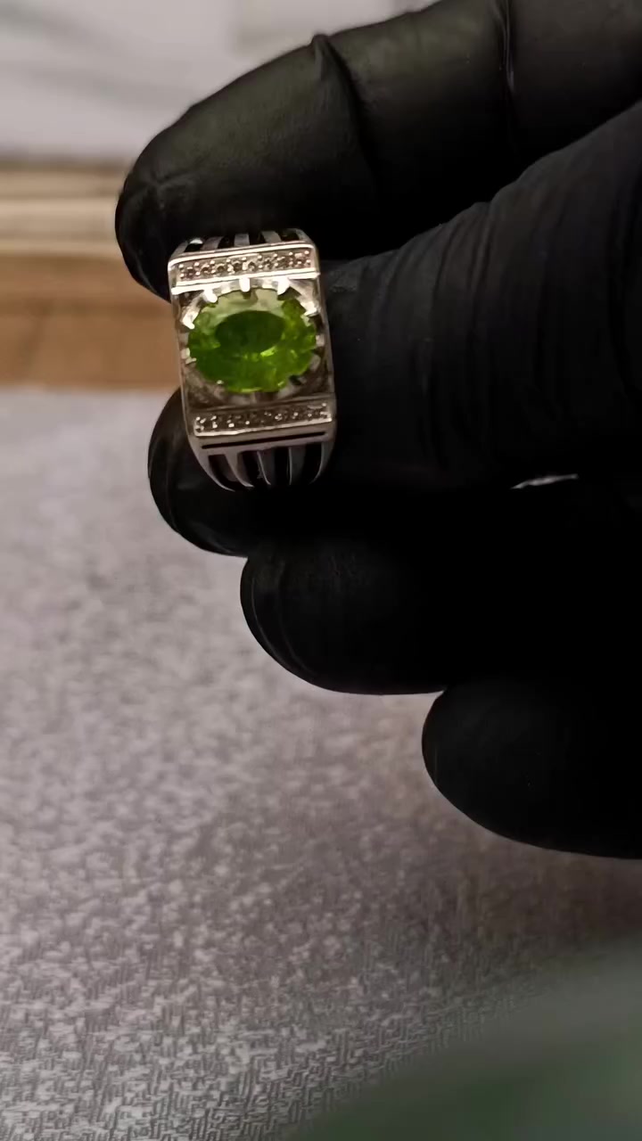 #حجر #الزبرجد
#خاتم فضة عيار 925 مختوم ختمين بصياغة
#متوج بجوهرة #الزبرجد الافريقي الطبيعي 
#القياس 21 قابل للتعديل..
#توصيل ضمن الشام وشحن للمحافظات السورية #فضة #خواتم #أحجاركريمة #دمشق


**إذا كنت صاحب هذا الإعلان وتريد حذفه لأي سبب، رجاءا أرسل رسالة إلى الدعم الفني**