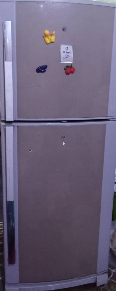 مستعجلة على البيع ثلاجة للبيع تبريدها كلش زين ومثل متشوفون الثلج البيها 12 قدم سعرها 200 وبيها مجال قليل سبب البيع نريد ننتقل


**إذا كنت صاحب هذا الإعلان وتريد حذفه لأي سبب، رجاءا أرسل رسالة إلى الدعم الفني**