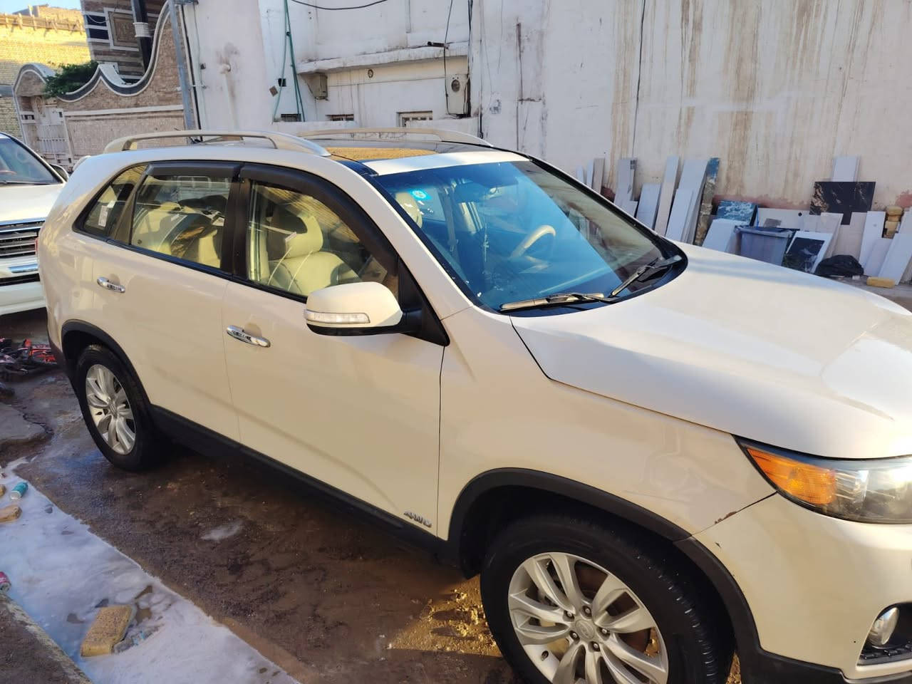 سورينتو موديل 2010
السيارة خليجية كفالة عامة 
بيها طخه على وضعه
السياره أربعه سلندر 7راكب
فول واحد على واحد بانوراما 
منظومةزنون بلاد
محرك دوش 2400
مفتوح لاتنقيص ولاتبخير 
ويل كب 5
كير ومحرك تبريد تدفئه تمام
الحداديه جديده 
تخم تاير جديد
المكان /الناصرية المركز
ه/***********
السعر/125
