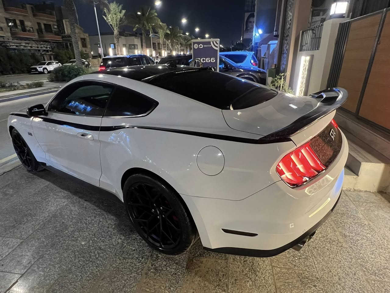 موستنك ٢٠٢٢ GT 5.O
V8 / 5.0
ماشيه 32 الف  mi 
سياره كلش جديده مابيه نقص
نقطة عمياء
رادار أمامي
تحديد مسار
كشنات جلد 
تدفئه تبريد 
الد متغير 
عليه كت RTR بل كامل
كزوز كورسه
كير ١٠ نمر 
   عارضه 185 وبيهه مجال
 حادث جاملغ بنيد 
رقم بغداد بأسمي 
مكان السياره بغداد 
رقم التلفون 
***********
