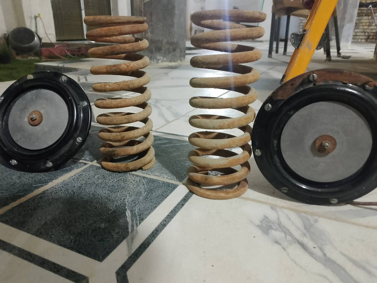 سلام عليكم غراض تكتك للبيع 
لوي مال شركه جديد نشد سبوع ونفل  سعره 15  + بوش سعره 80 الف ايي ستفسار خاص او تصل ***********
