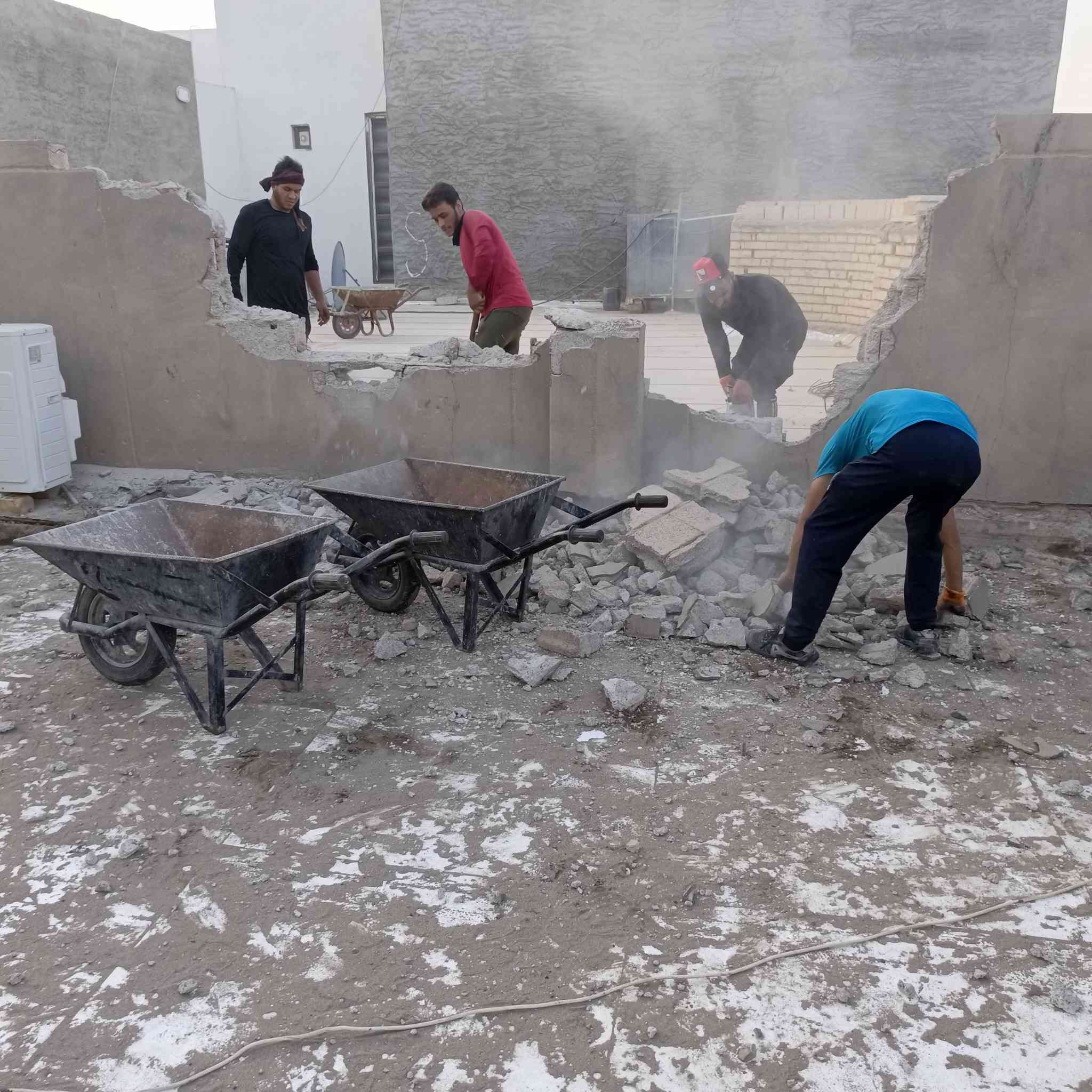 سلام عليكم  /  يوجد كادر عمل جاهز /  تصعيد مواد /  تنضيف بيوت /  تفليش /  تكشيط /  دفن نهري /  شقلنه ليل ونهار /  ومعداتنه جاهزه  ومالك دخل بكلشي تأخذ شقل جاهز مني سلمني شقل وتأخذ شقل جاهز / ماعليك بس تصال على رقم /// ***********
