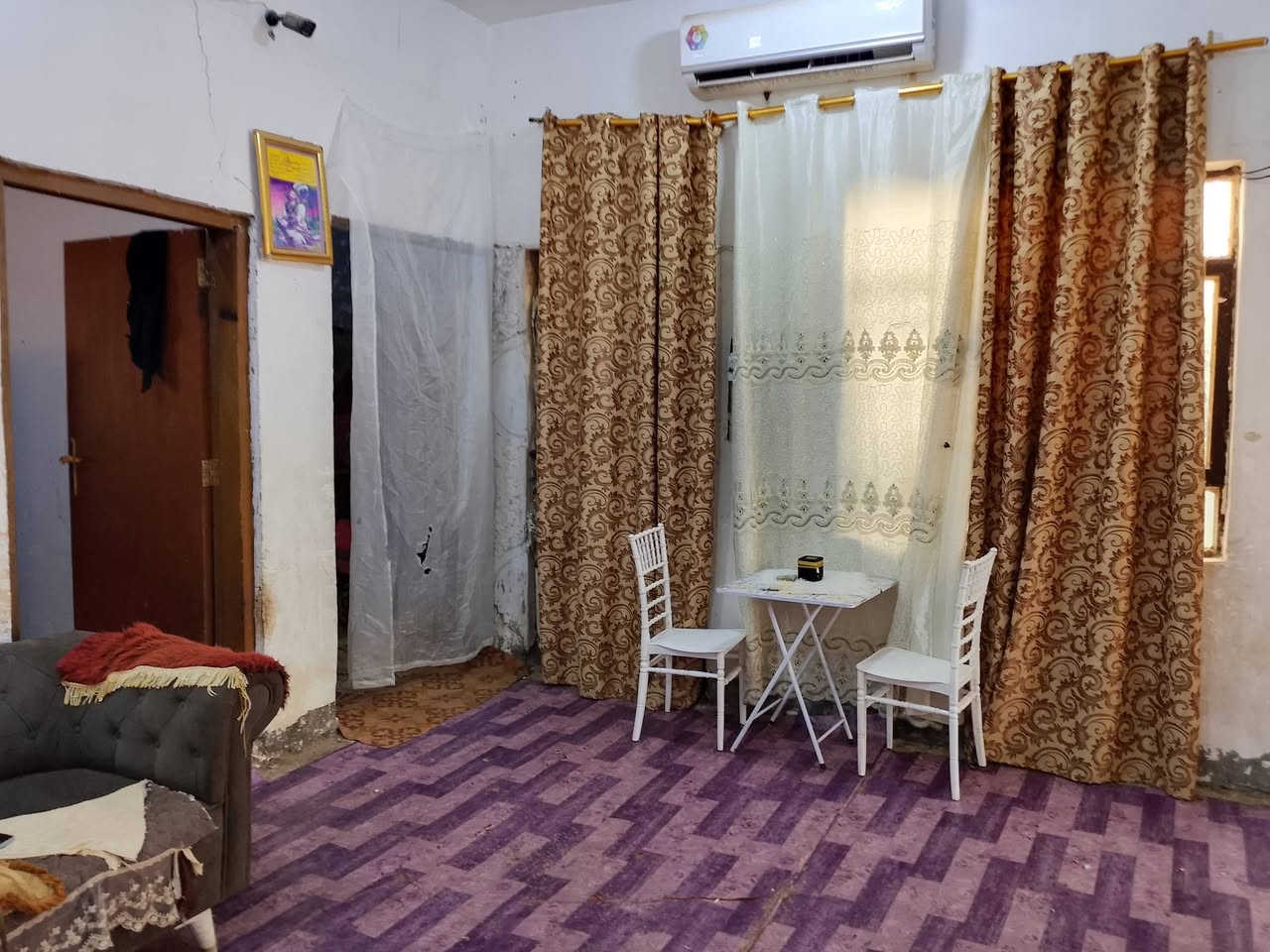 سلام عليكم بيت للبيع حي كرار البيت قريب على شارع رئيسي ثاني بيت يبعد عن تبليط مساحة 150البيت يتكون من غرفة نوم وصاله ومطبخ وحمام واستقبال البيت السعر مناسب هذا رقمي للتواصل معي//***********//
