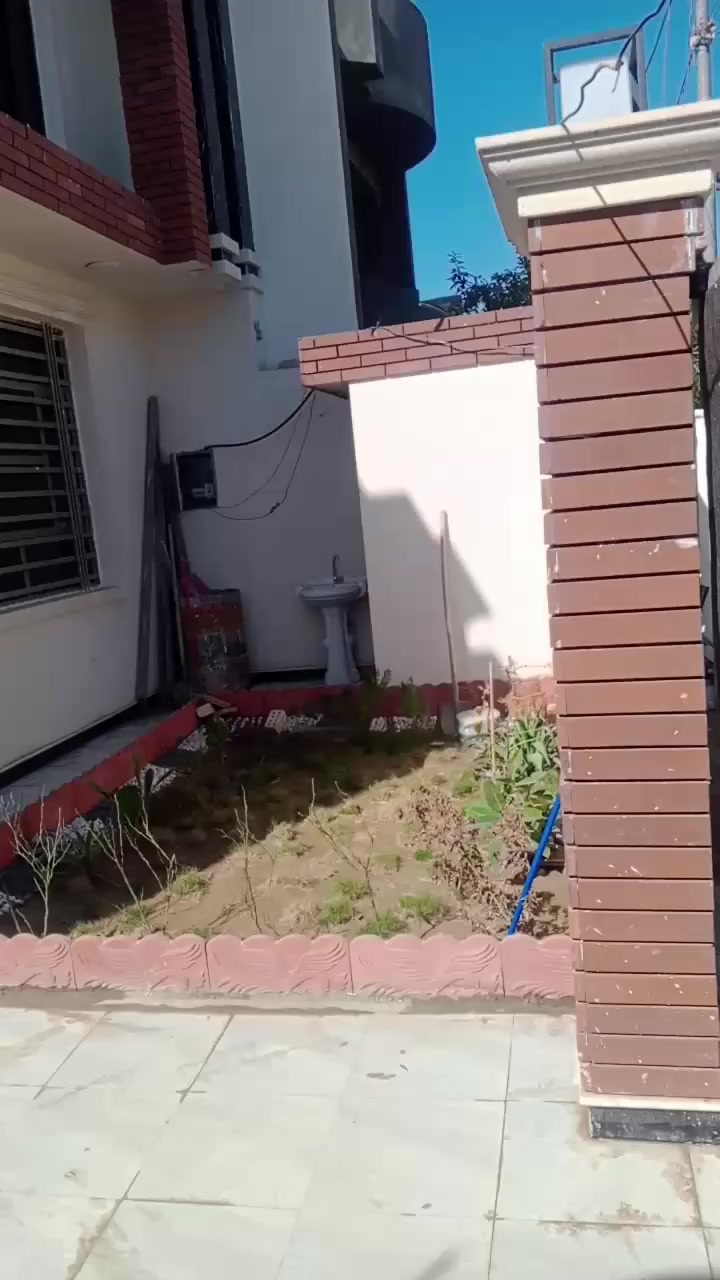 اللهم صل على محمد وال
دار للبيع مساحه ٢٠٠متر الموقع مسيب حي الأطباء 

بناء حديث درجه أولى جدران ألواح بورسيلين هندي ارضيه مرمر تركي البيت كامل من كل الناوحي مثل ما موظح بالصور علما البيت غير مستخدم 

البيت مطلوب لصندوق الاسكان ٢٨مليون فقط وذالك حسب الاتفاق البيع

الطابق الثاني يحتوي على غرفتين نوم ومطبخ ومجمع 

صحيات السعر ٢١٠وبي مجال شي بسيط 

للاستفسار ‏‪***********‬‏ اتطال أو واتس غير متواجد عالفيس
