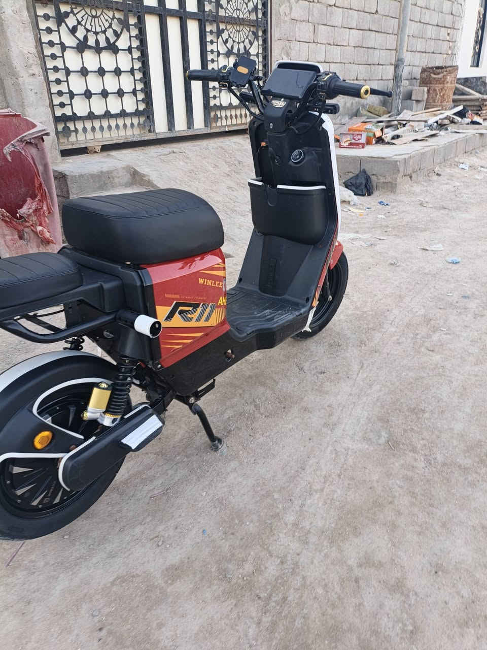 سلام عليكم
درجة لبيع 
نوع R11
مواصفات 
سرعه 120
لون احمر 
ملفّ 2000
موديل2026
سويجن 2كارتين، 2 
بصمه 
بطاريات خمسه 
رابيعه اشاير 
يمنه يسره 
شاحنه مرايات
بطريات حجم 32 
مكاني بصره ابوخصيب بهادريه 
السعر 650 وبيه مجال دراجه صارله شهرين طالعه من الوكيل


**إذا كنت صاحب هذا الإعلان وتريد حذفه لأي سبب، رجاءا أرسل رسالة إلى الدعم الفني**