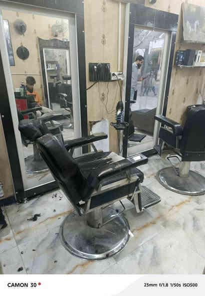 كراسي حلاقه ٣ 
مري ٣
فاترينات رف ٢ 
قاعده شسوار ٢ 
عربانه ١ 
قنفات ٣ 
شسوار ١
مغسله ١
كرسي مغسله ١
عدة مكائن حلاقه ونواعم
استعمال كلش نضيف
للبيع ناصرية مركز ***********
