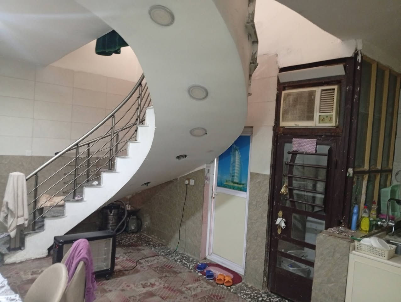 سلام عليكم
بيت حي جهاد ديوان المخابرات 
شارع 15 محله 873/ز50
مساحه 130 واقع حال 143 واجهه 6-ونص
نقص فقط واجهه 
بناء 2019 طابق ارضي غرفه منام حولي مطبخ صاله منور صحيات منور خلفي
طابق الاول غرفه سويت خلفيه وغرفه امامي كبيره 
طابق الثاني غرفه وسطح 
للاستفسار الاتصال بالرقم واتساب فقط 
***********
@إشارة
