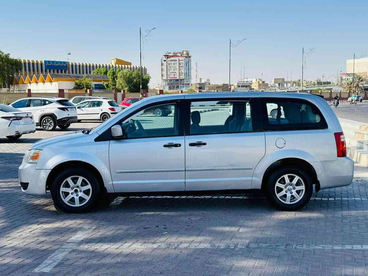 دوج كرفان موديل 2008مريكي اكلين تايتل بيها قطعتين صبغ اثر جراد السعر 104قابل التفاوض اللستفسار اكثر اتصال *********** مواصفات السياره  تحكم استيرن مثبت سرعه كشنات منفصل كشنات بلع سياحي  ثلث قطع تبريد سبعه راكب جام كهربائي احصان بل نص مكينه جديده تبريد ثلج 🧊 حداديه جديده مكينه وكير مكفولات تخم تاير مكان السياره كربلاء كربلاء, العراق
