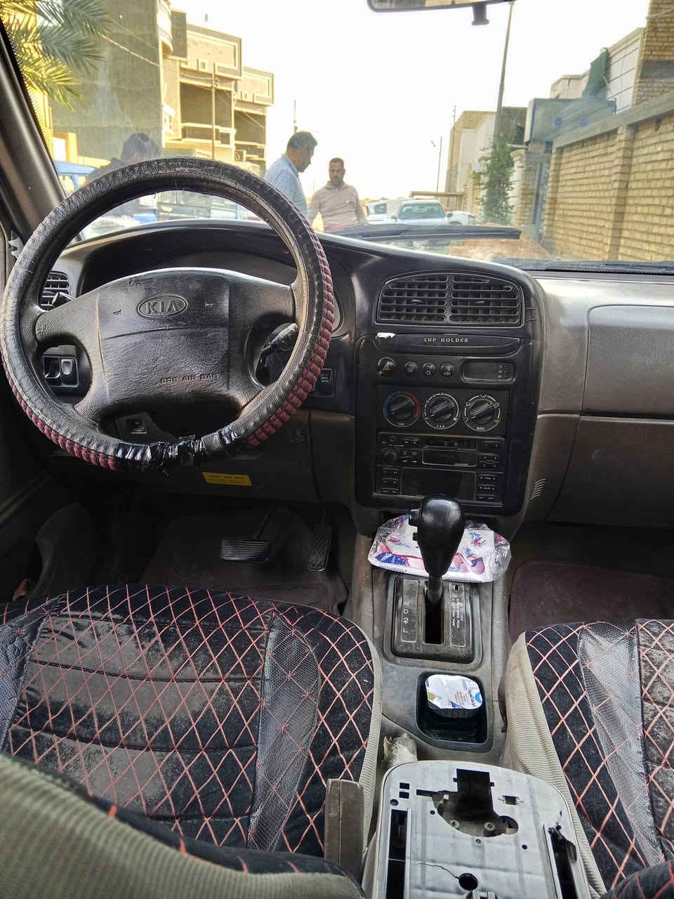 كيا سبورتج للبيع موديل 2001 رقم أنبار تحويل ثاني يوم، السيارة بلادية بدون صبغ او تبديل ، كير و محرك مكفولات التبريد شغال بس الفان ضعيف، السيارة بيها طخة بالصندوك بسيطة ترجع ع البارد
السعر(44) وبيها مجال
مكان السيارة الصقلاوية _ حي الشهداء
رقم صاحب السيارة 
***********
