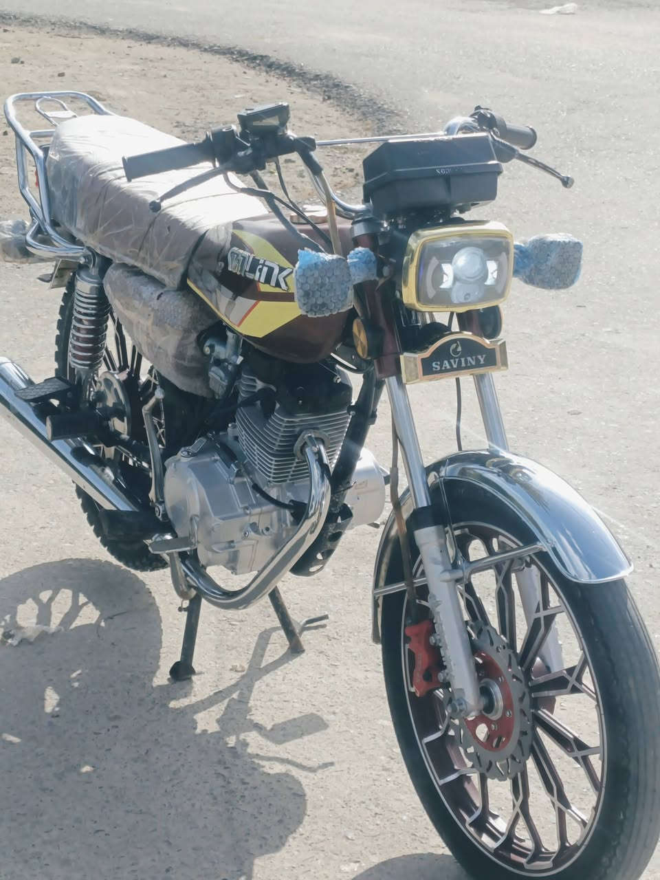 دراجه سيفان نضيفه وياله شرط تايرات زوج جدد شاشه إلكتروني شغاله للبيع ب 550 بيها مجال محرك مفتوح مبدل ولفات وناعم اتصل ع رقم بس
مكاني تكريت البوعجيل 
***********
