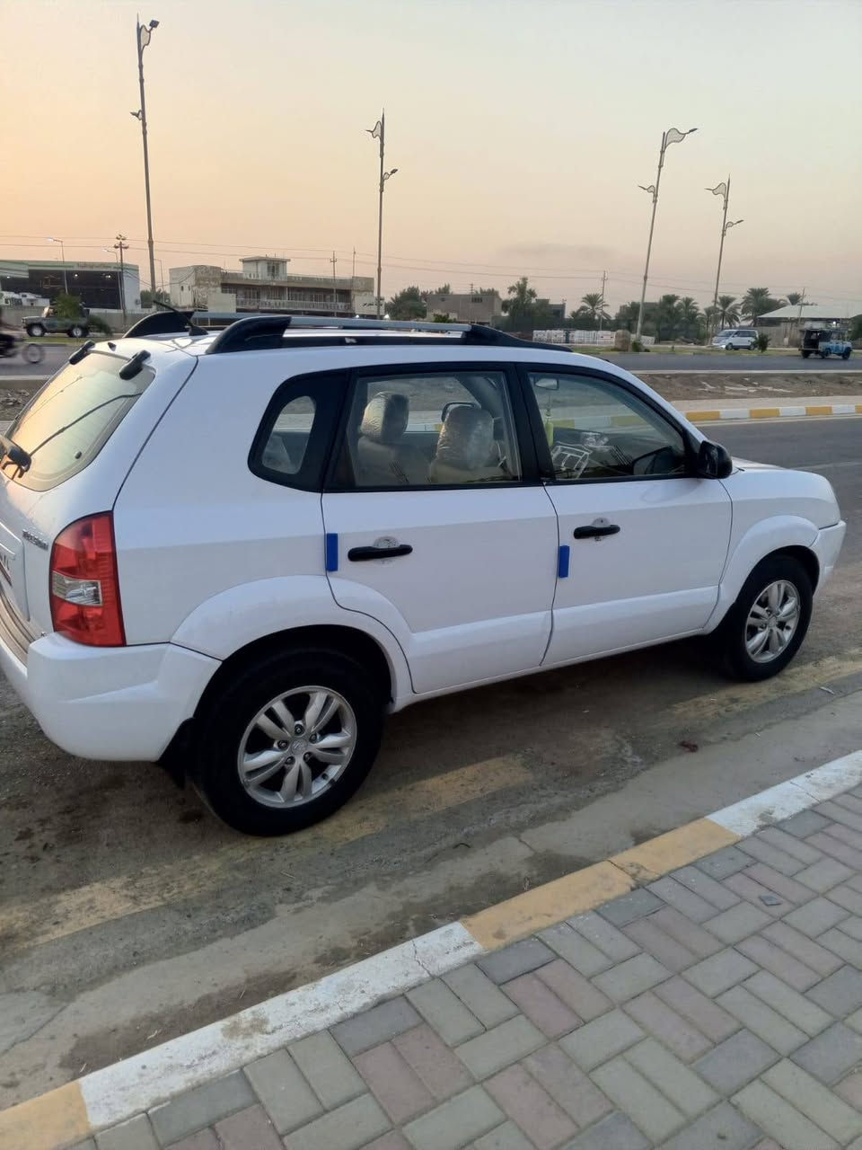 سلام عليكم ورحمة الله وبركاته
سياره توسان 2010
مكفوله من عده بك اليت يمه شبرر ضربه خفيفه
ماشيه 105
سياره رايده 135   و بيه مجال شي قليل
بكاني واسط الصويره و تحياتي الكم
***********
