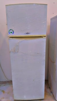 ثلاجه نظيفه ١٠٠ب١٠٠ حجم ٢٠ قدم لسعر٢٠٠وبيه مجال تجميد فوك جوه خير من ا...