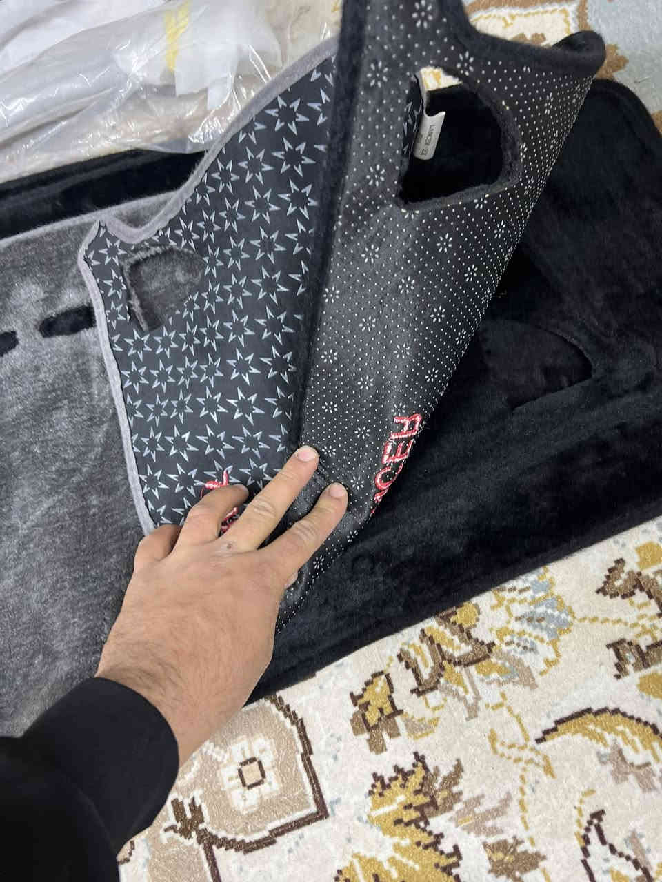 سڵاو هاوڕێیان ئەم ئەشیایانەم بەردەستە  ببورن هەنیکی تەواو بوو بوو ئیستا بۆم هاتۆتەوە لە Aتا Z
ئەوت تۆ ئەتەوی بۆ جوانکاری سەیارەکەت بەردەستە 
نرخ لە ژێر رەسمەکانایە
لەسلیمانیم گەیاندن بەردەستە
***********
