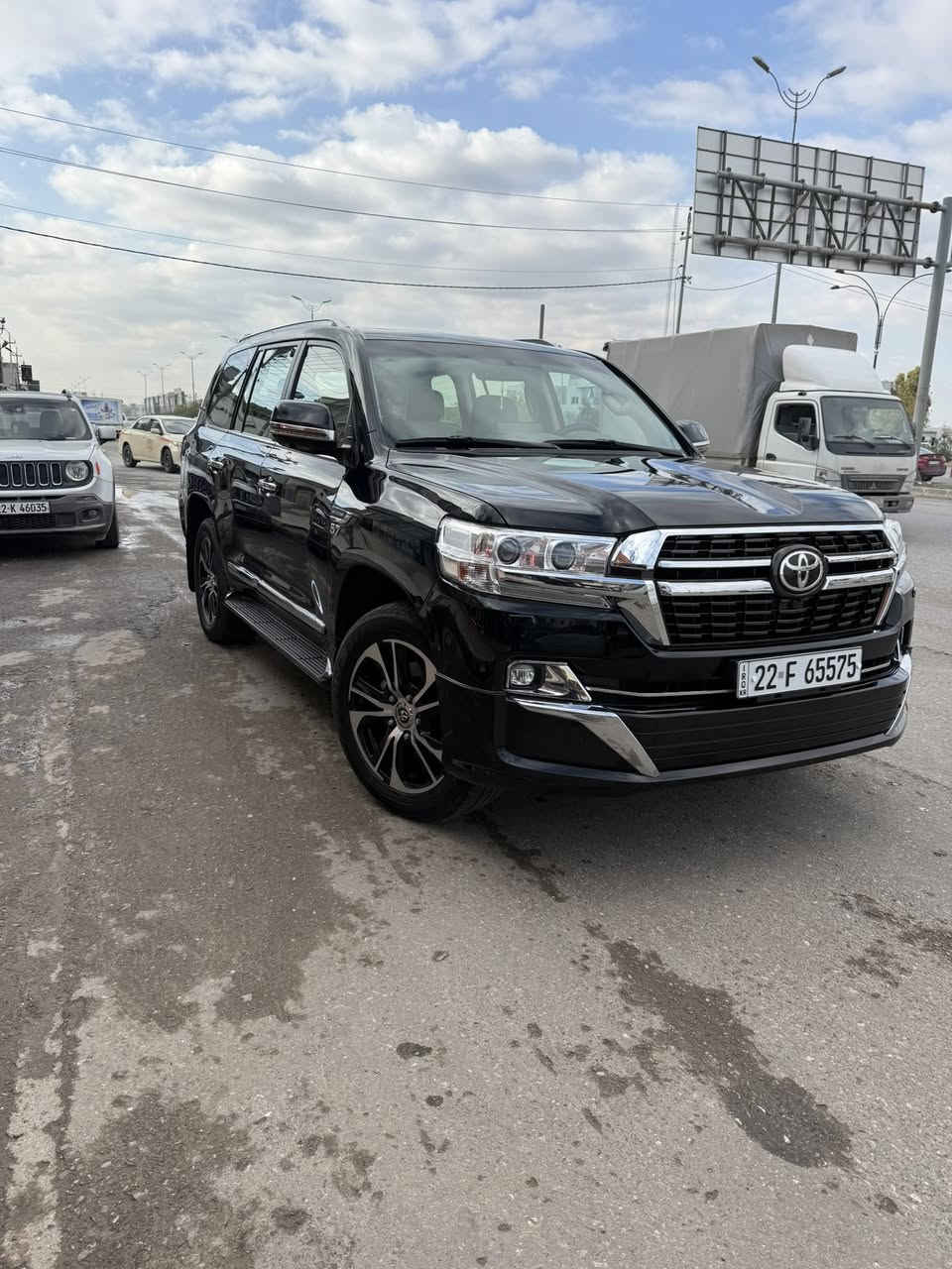 السلام عليكم
لاندكروز VXR 
موديل 2021 
محرك 5700
ماشيه 83 
مكفوله عدا ركن دعاميه صبغ 
سونار مرفق 
رقم اربيل 
سعرها 540 
*********** 
***********
