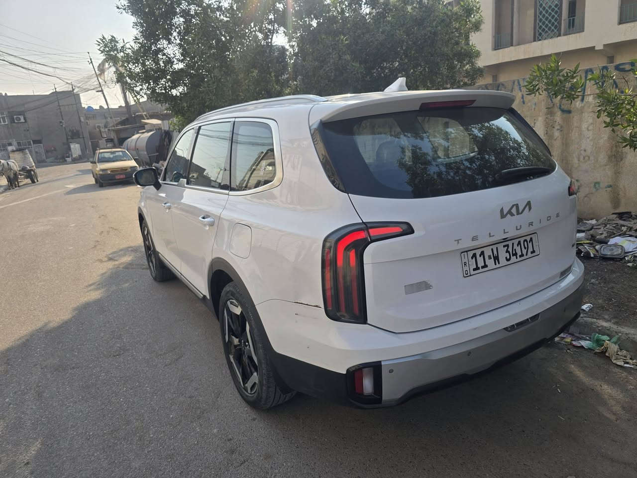 يالله سلام عليكم  رمز الفخامة الكورية كيا تلو رايد 2024 خليجي وكالة السيارة علة ادينة من الزيرو مكفولة كفالة عامة من كلشيي السيارة معروفة من ناحية نعومة وعزل ماحچي شي اعلة شي بالكيا السيارة فول مواصفات للأخير فول الفول مواصفات السيارة موصفات السيارة:
1-فتحة 
2-بصمة 
3- شاشة كبيرة متصلة 
4- مري شفط 
5- مناخ للتبريد منفصل 
6-كشنات امامية تدفأة وتبريد 
7- ماوس للتحكم بوضعيات القيادة 
8- سايد بريك كهربائي 
9- 7 وضعيات للقيادة 
10- فور ويل 
11- 3 قطع تبريد مركزي 
12- سبعة راكب 
13- باب خلفي كهربائي
14- انترة داخلية لد ثلجي 
15- بردات خلفية بلادية 
16- مقاعد الصف تطوي كهربائي 
17- منافذ شحن بالكراسي تايب سي 
18- تحكم في التبريد الخلفي منفصل 
للأستفسار *********** سعر السيارة 365 وبية مجال كلش قليل ومن تجي اشوفك بية طخه بسيطه مكان سياره بغداد الامين ثانيه
