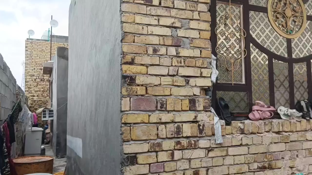 بيت بحي الجامعه قرب جامع اصحاب الكساء البيت مثل ماموضح بلفيديو ماي مجار بلباب مولده سند خمسه وعشرين مسجل بلعقار موبليل ***********السعر خابر وتدلل
